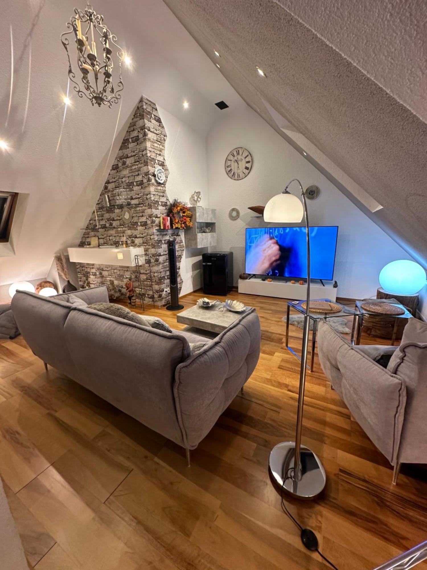 Zentrale Maisonette Mit Buero & Parkplatz Griesheim  Exterior foto