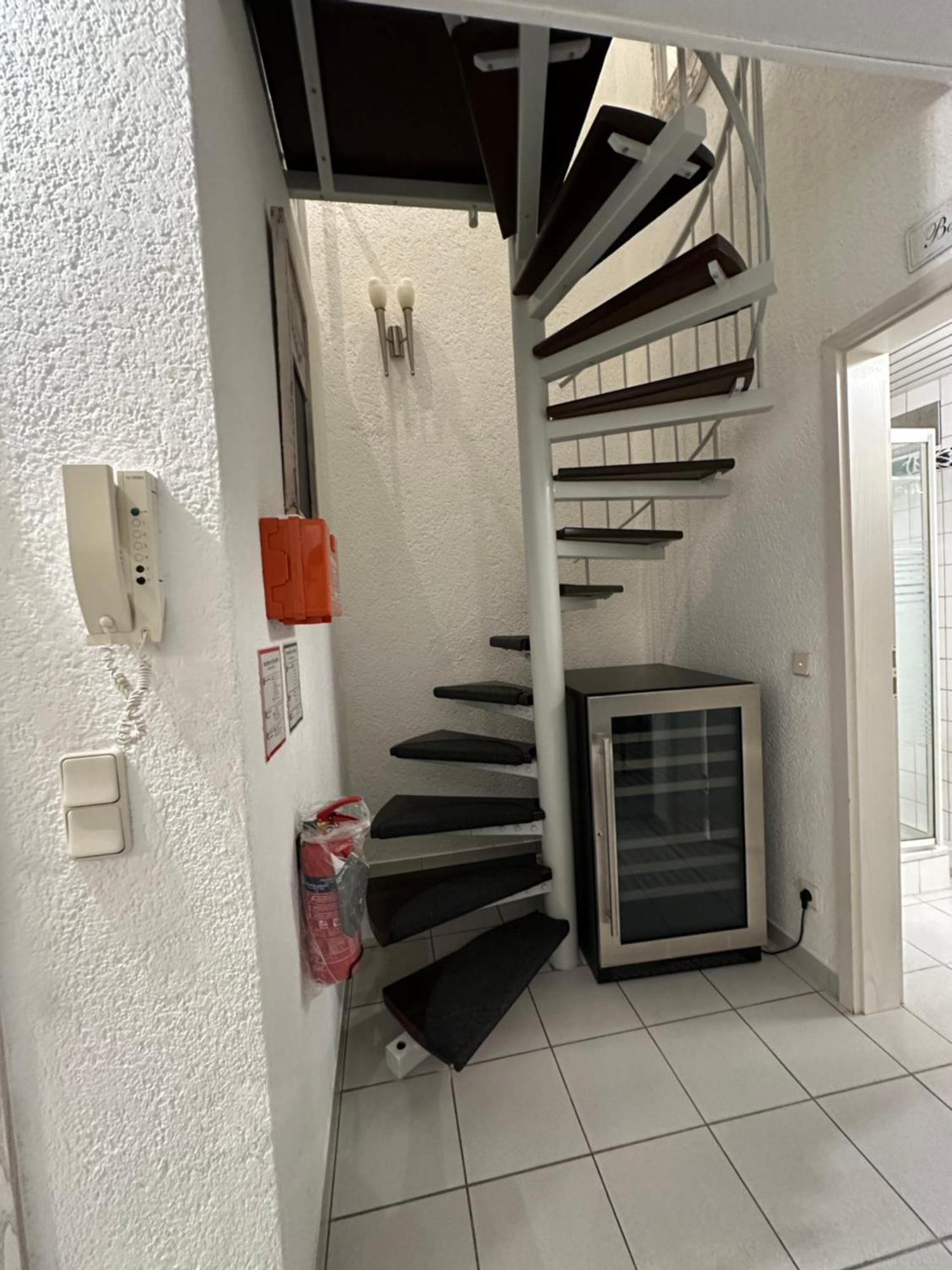 Zentrale Maisonette Mit Buero & Parkplatz Griesheim  Exterior foto