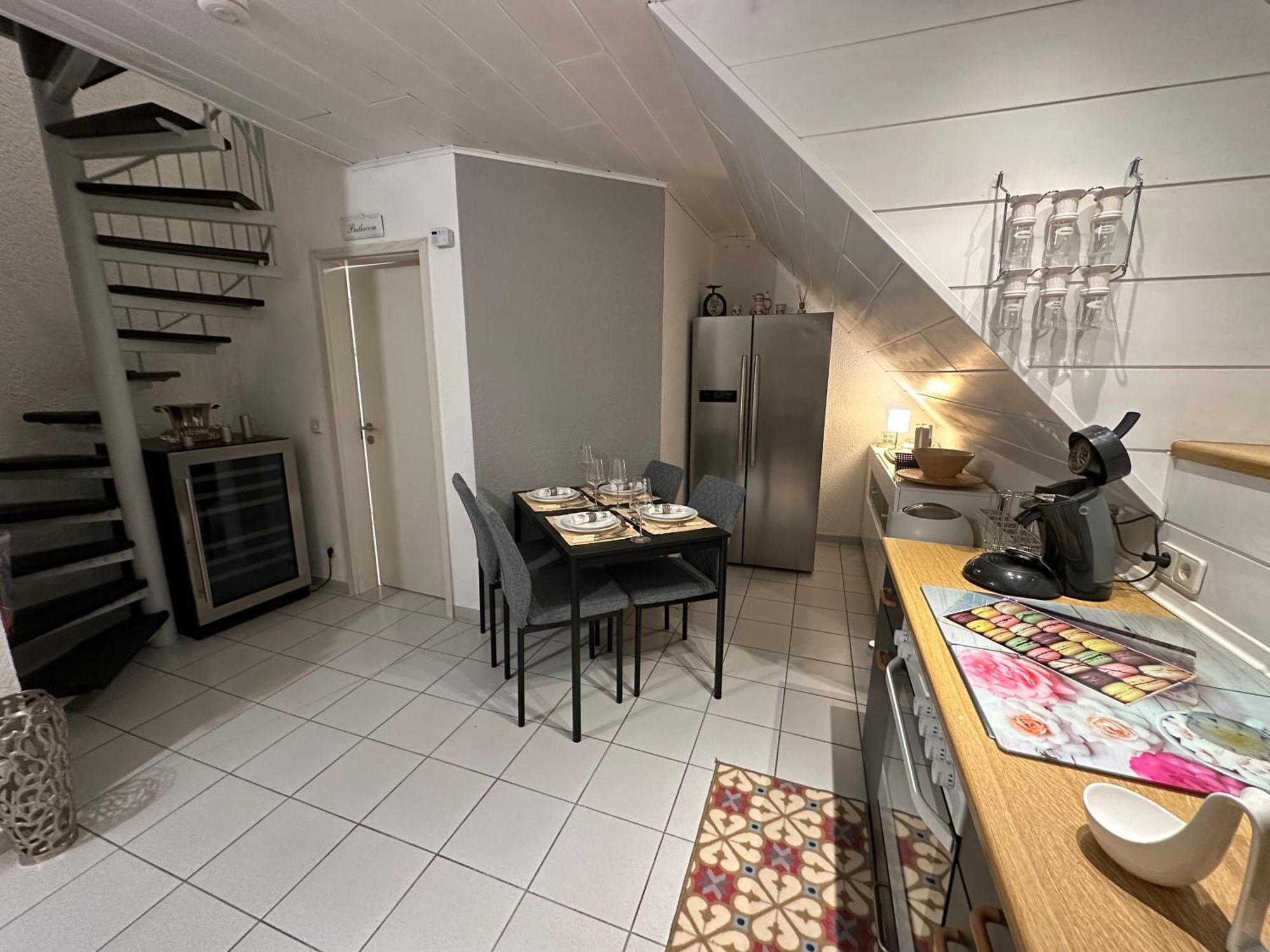 Zentrale Maisonette Mit Buero & Parkplatz Griesheim  Exterior foto