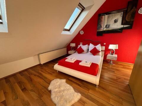 Zentrale Maisonette Mit Buero & Parkplatz Griesheim  Exterior foto